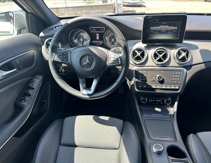 Mercedes-Benz GLA 12