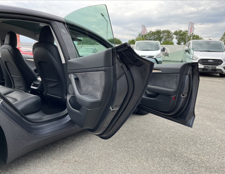 Tesla Model 3 49
