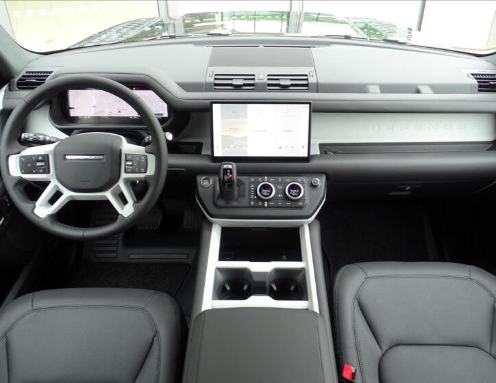 Land Rover Defender 11