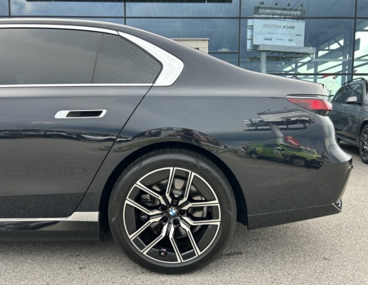 BMW i7 10