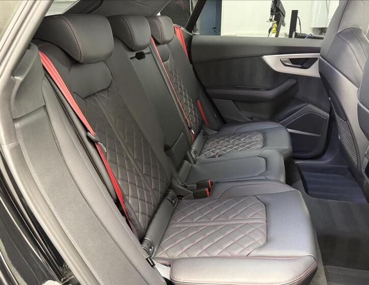 Audi Q8 15