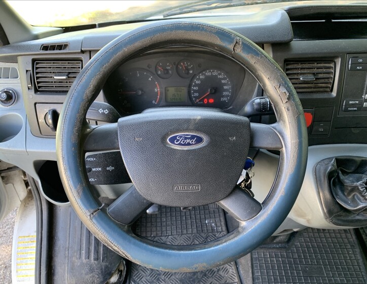Ford Transit 8