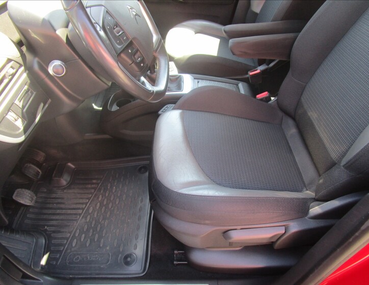 Citroën Grand C4 Picasso 11