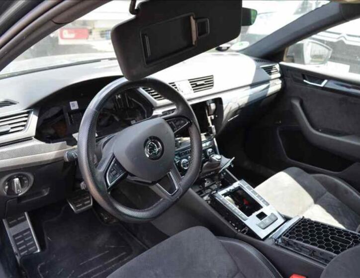 Škoda Superb 14