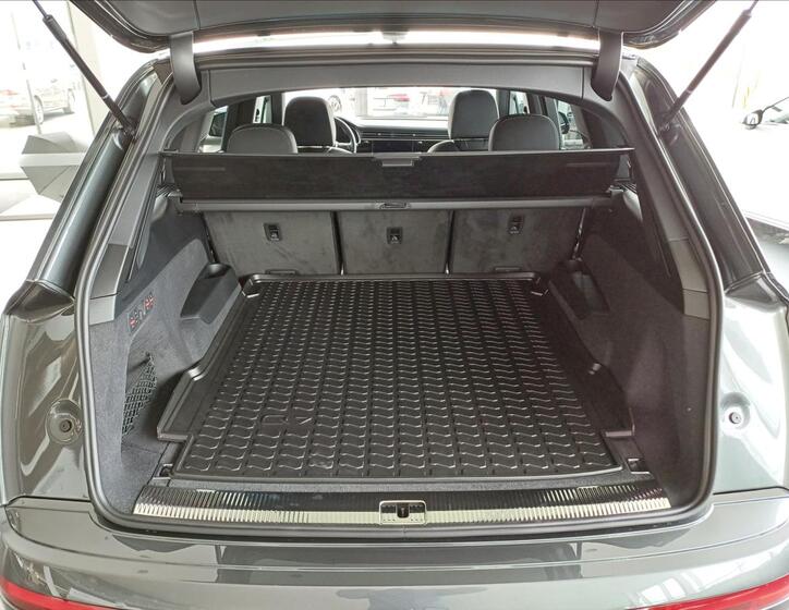 Audi Q7 8