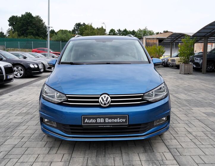 Volkswagen Touran 1