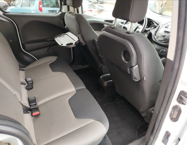 Ford Tourneo Courier 22
