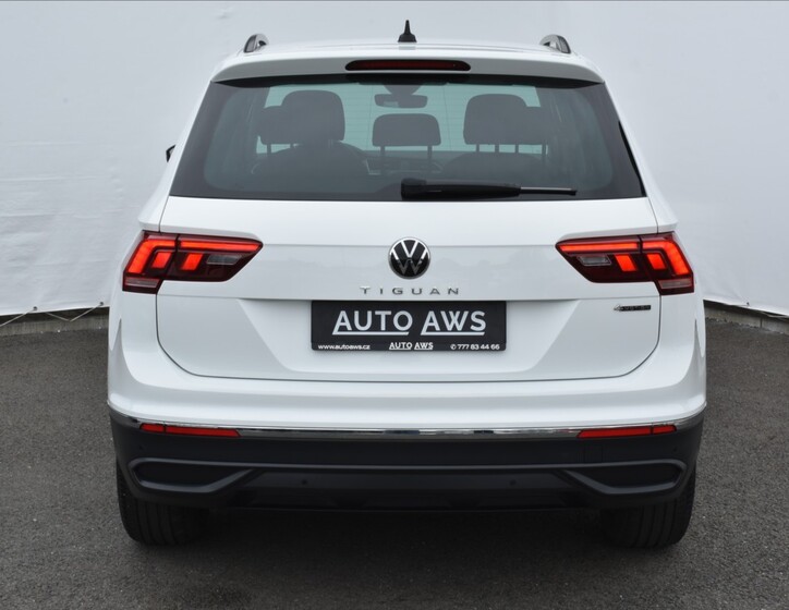 Volkswagen Tiguan 8