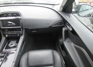 Jaguar F-Pace 12