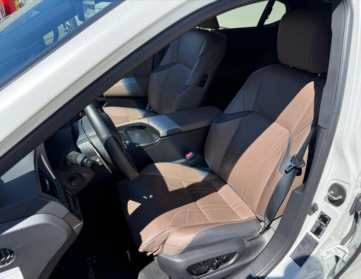 Lexus ES 300h 8