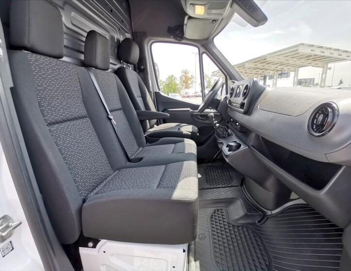Mercedes-Benz Sprinter 7