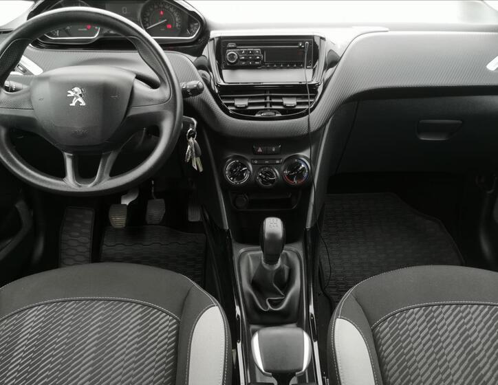 Peugeot 2008 8