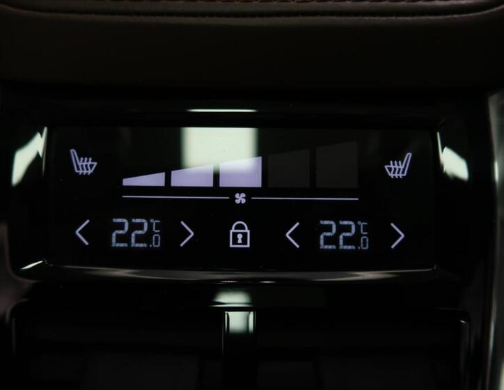 Volvo V90 33