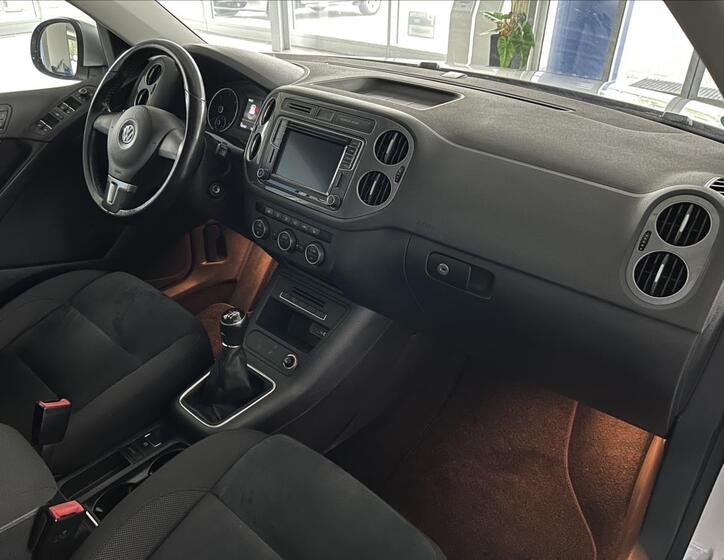 Volkswagen Tiguan 9