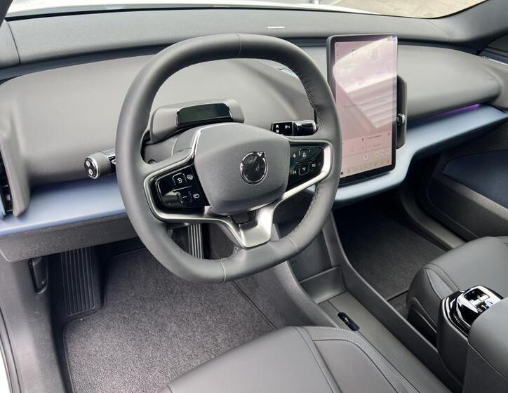 Volvo EX30 8