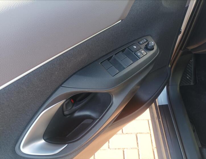 Toyota Yaris 8