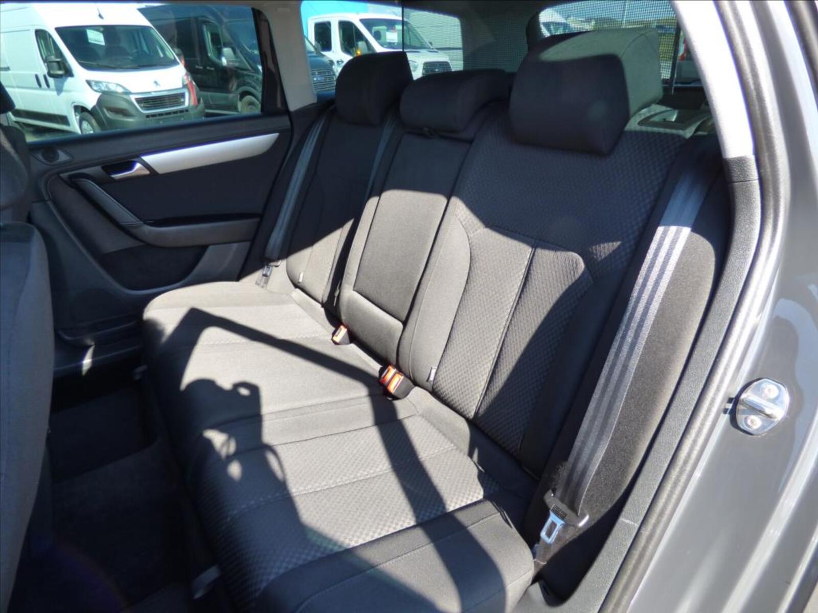 Volkswagen Passat 40