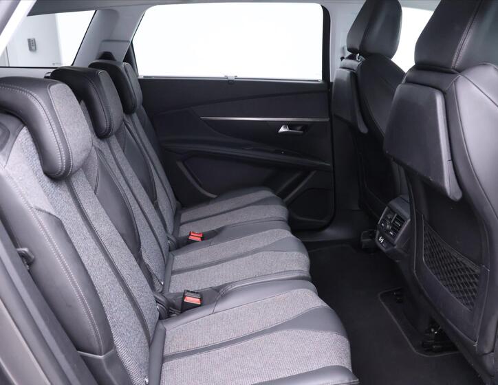 Peugeot 5008 17