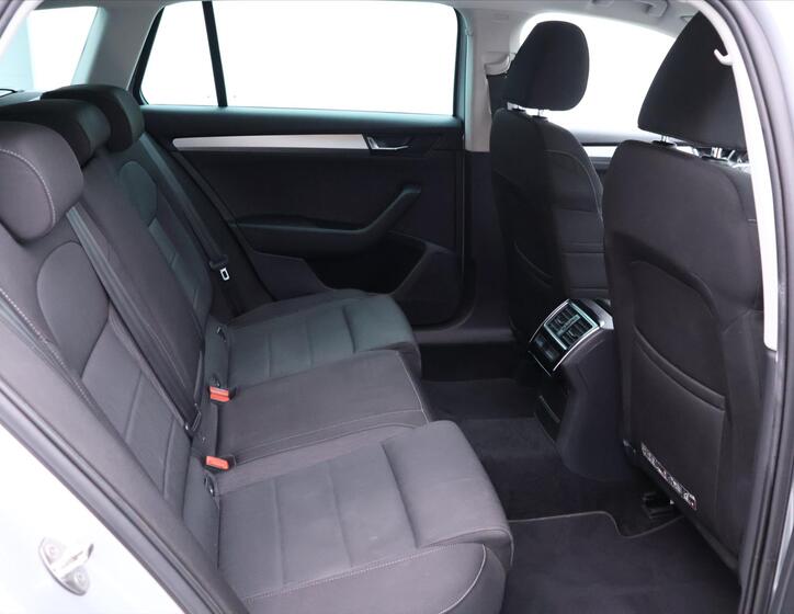 Škoda Superb 12
