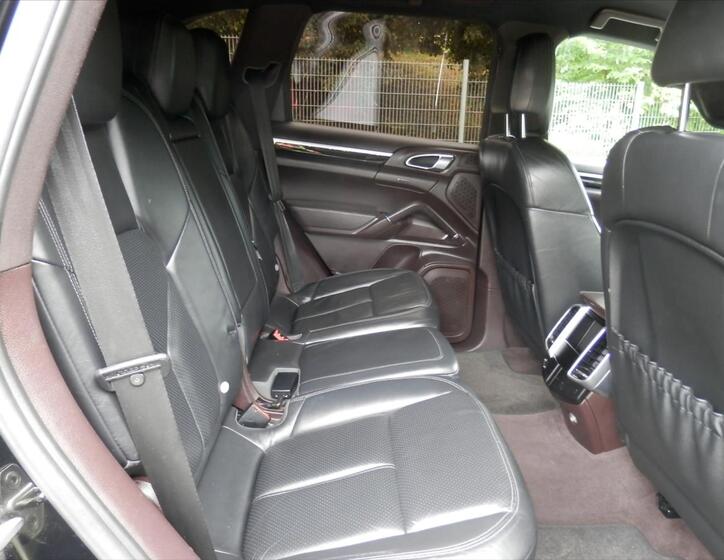 Porsche Cayenne 16