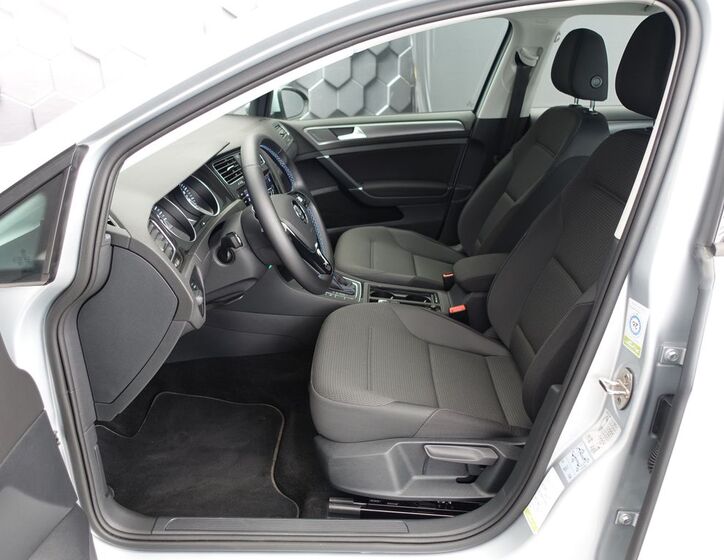 Volkswagen Golf 28