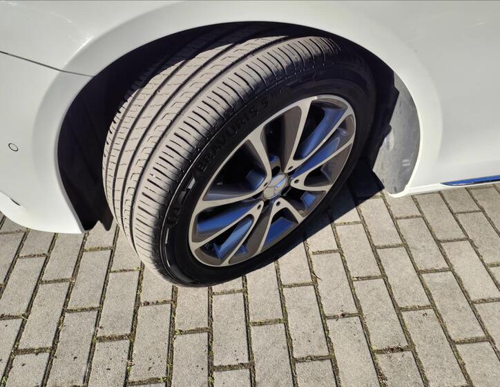 Mercedes-Benz Třídy E 42