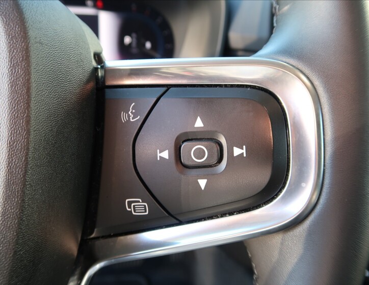 Volvo XC40 18