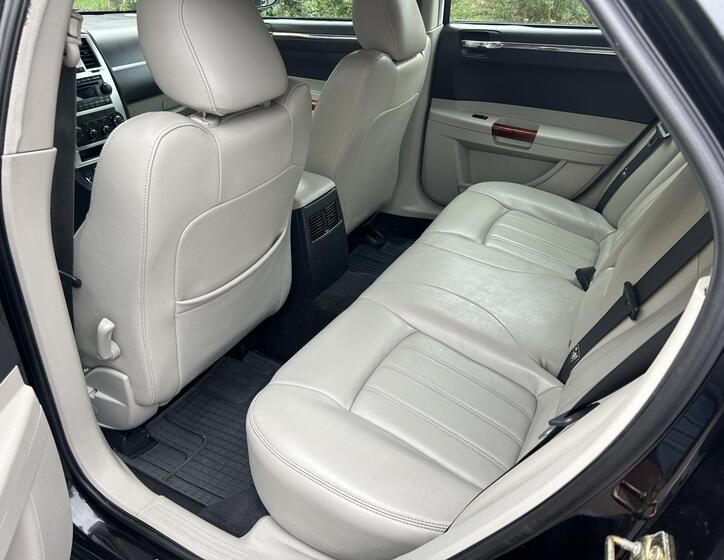 Chrysler 300C 27