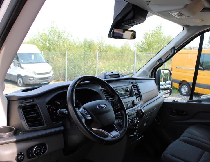 Ford Transit 9