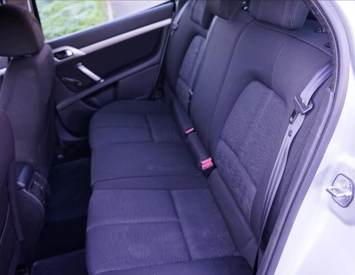 Peugeot 407 11