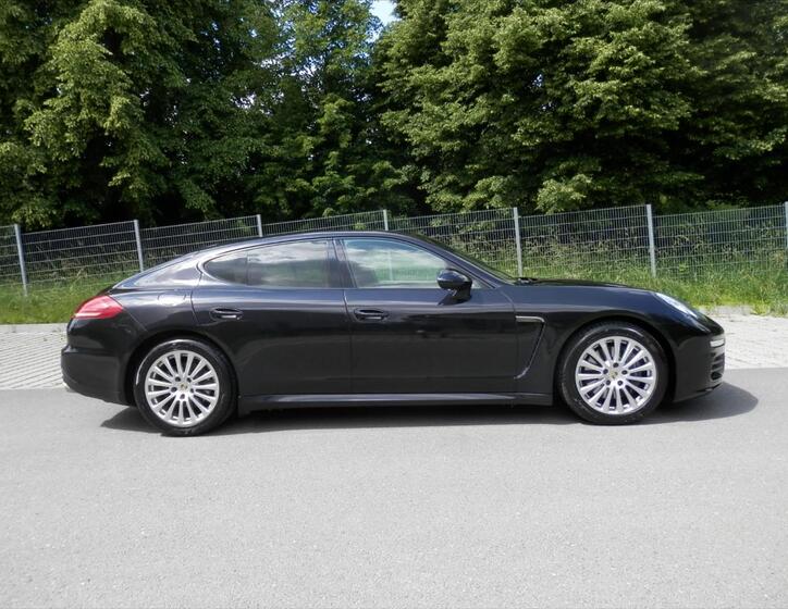 Porsche Panamera 10