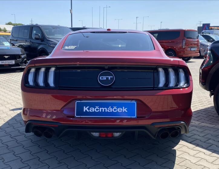 Ford Mustang 4