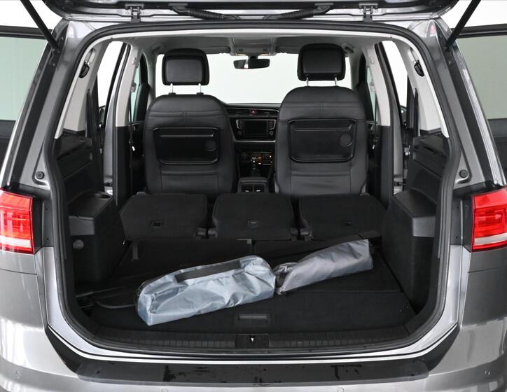Volkswagen Touran 8