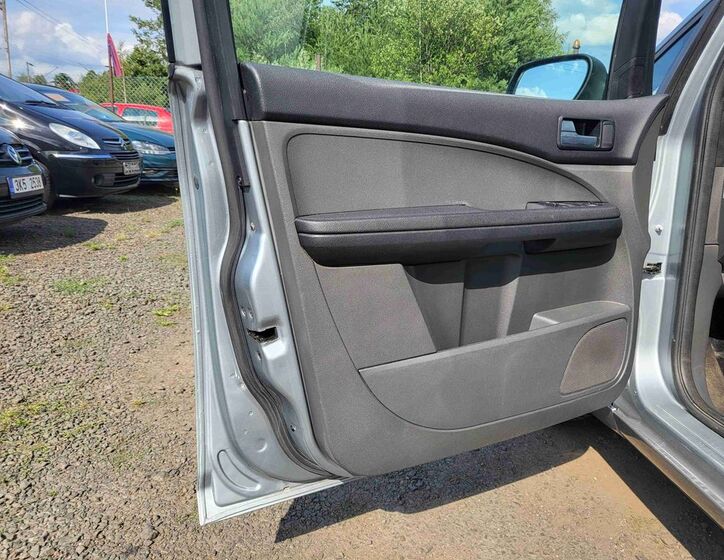 Ford C-MAX 13