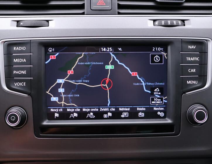 Volkswagen Golf 24