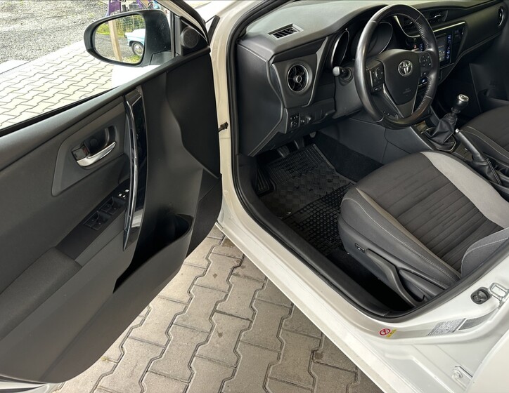 Toyota Auris 4