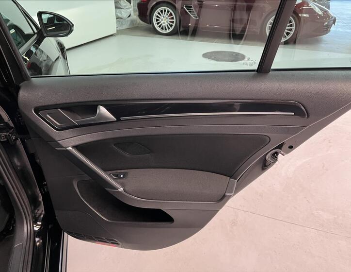 Volkswagen Golf 29