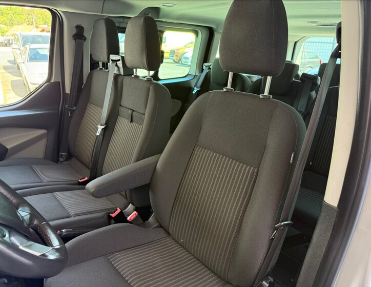 Ford Tourneo Custom 10