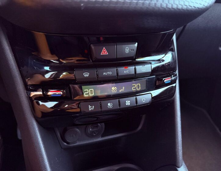 Peugeot 208 19