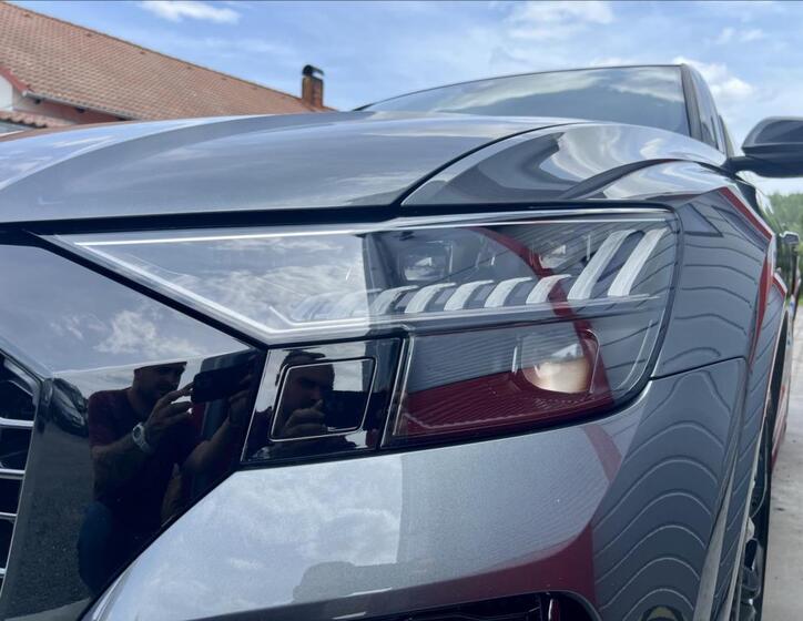 Audi RS Q8 44