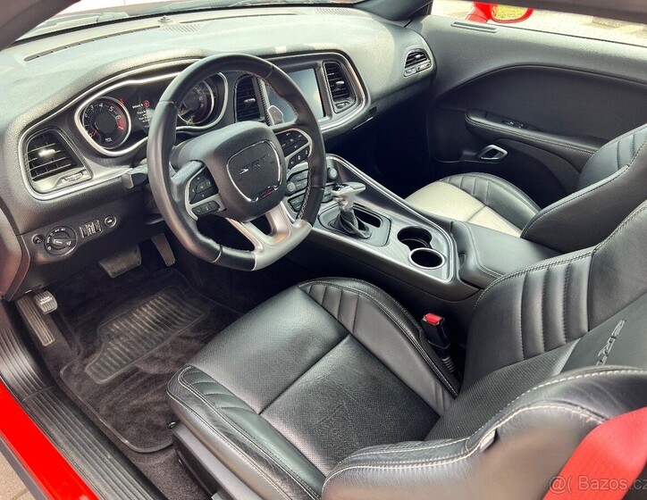 Dodge Challenger 12