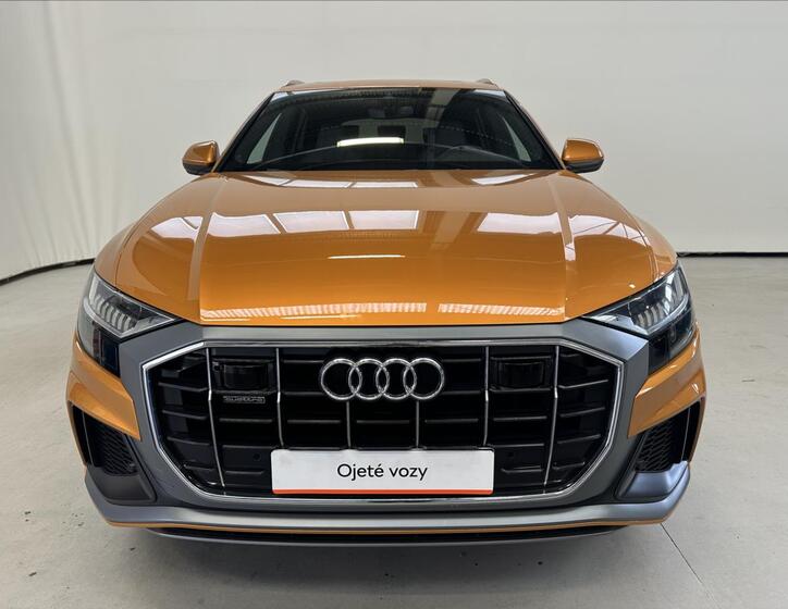 Audi Q8 4