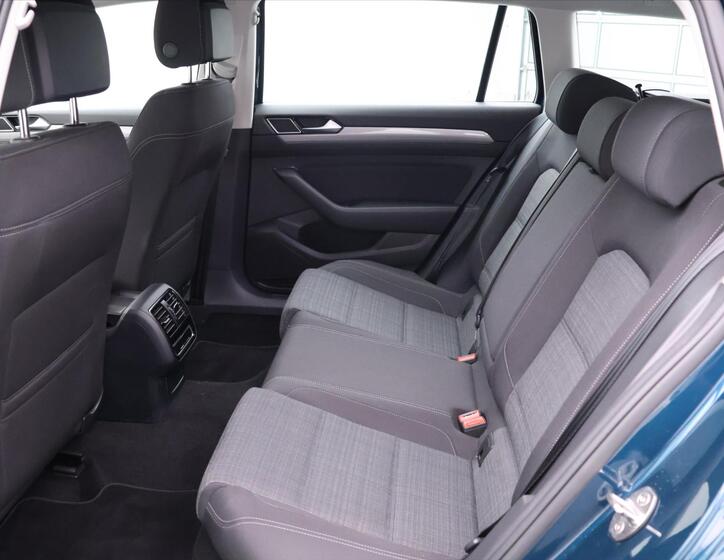 Volkswagen Passat 13