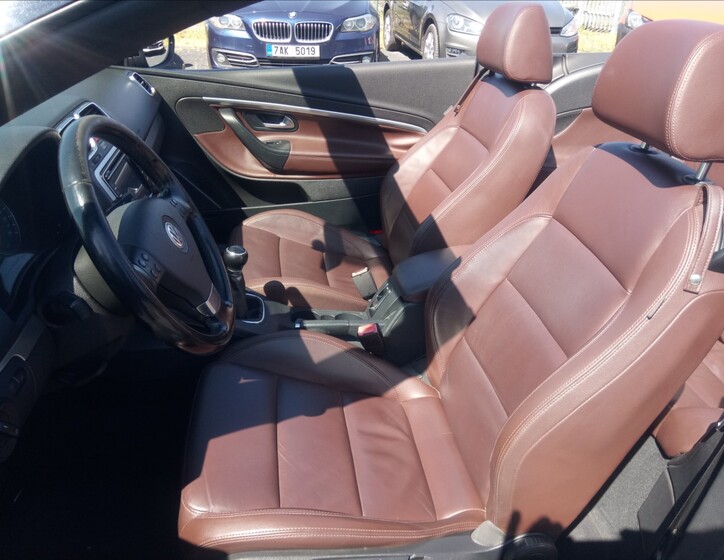 Volkswagen EOS 12