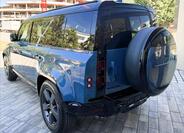 Land Rover Defender 4