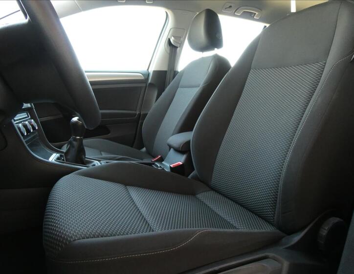 Volkswagen Golf 30