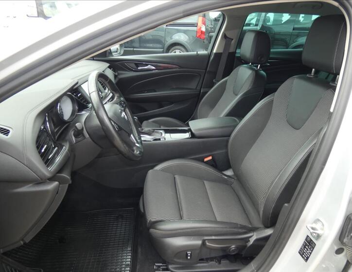 Opel Insignia 11