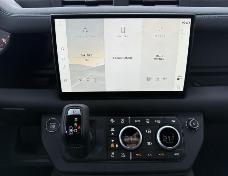 Land Rover Defender 19