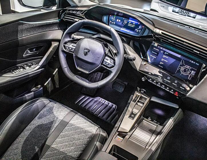 Peugeot 408 10