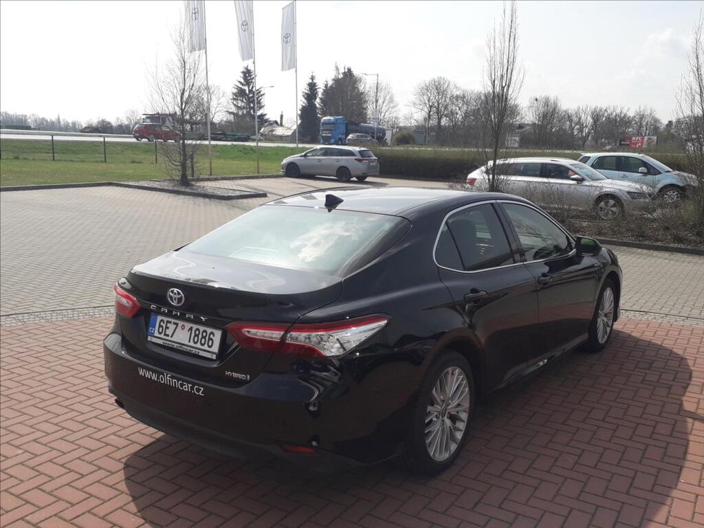 Toyota Camry 2